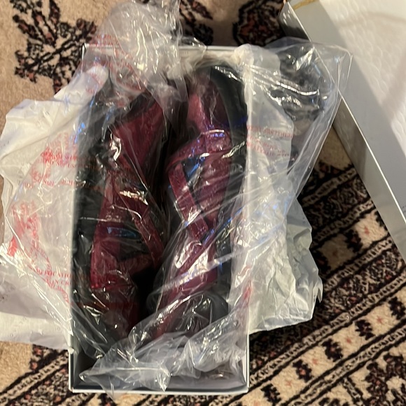 Size seven maroon Privo by Clark’s ladies shoes - Picture 4 of 7